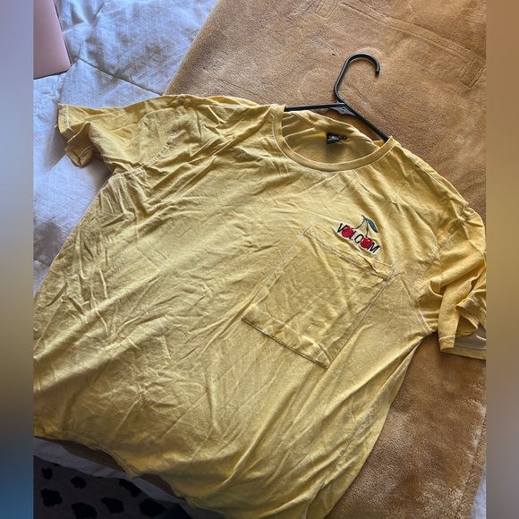 Volcom Women’s Tshirt, SO CUTE! Size S 🍒 - Picture 5 of 5